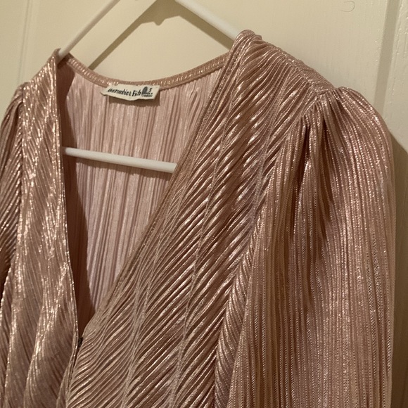 Abercrombie and Fitch Metallic Rose Gold Pleated Wrap Top Blouse Size Small used - Picture 10 of 15